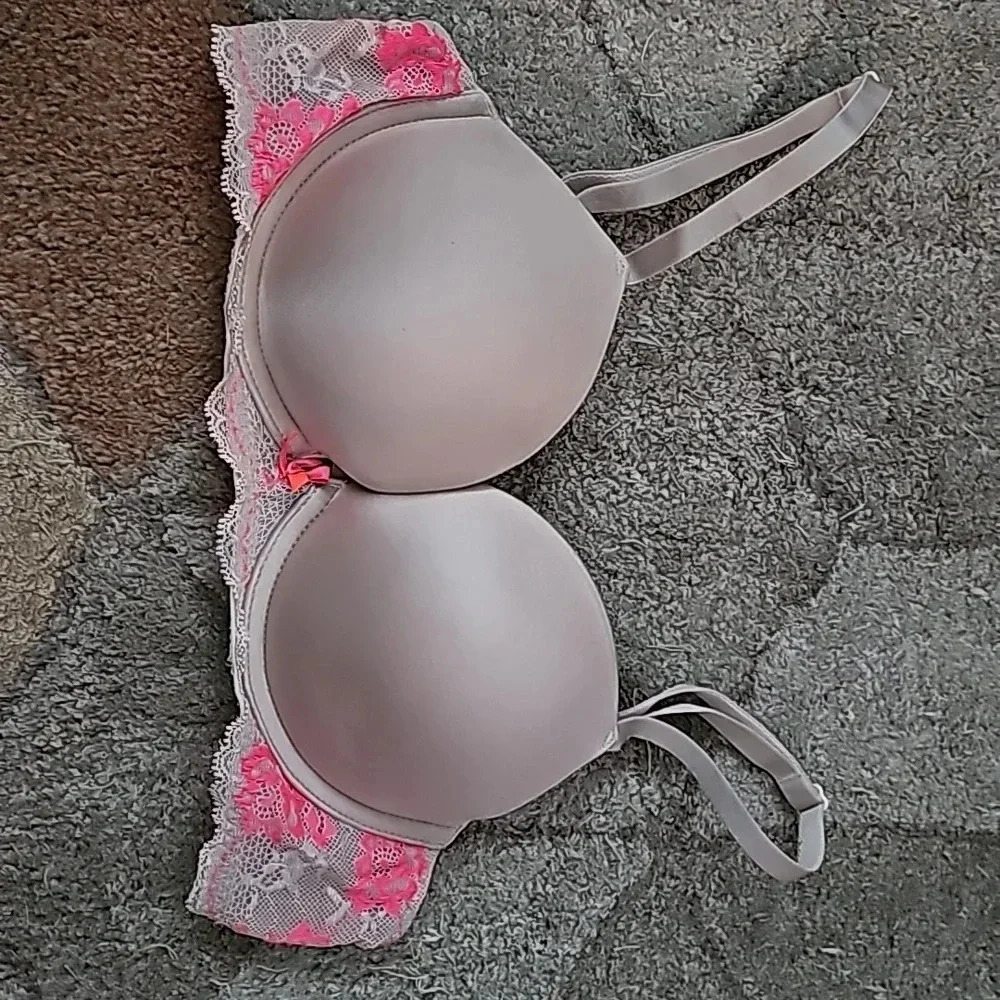 NWOT VS pushup bra